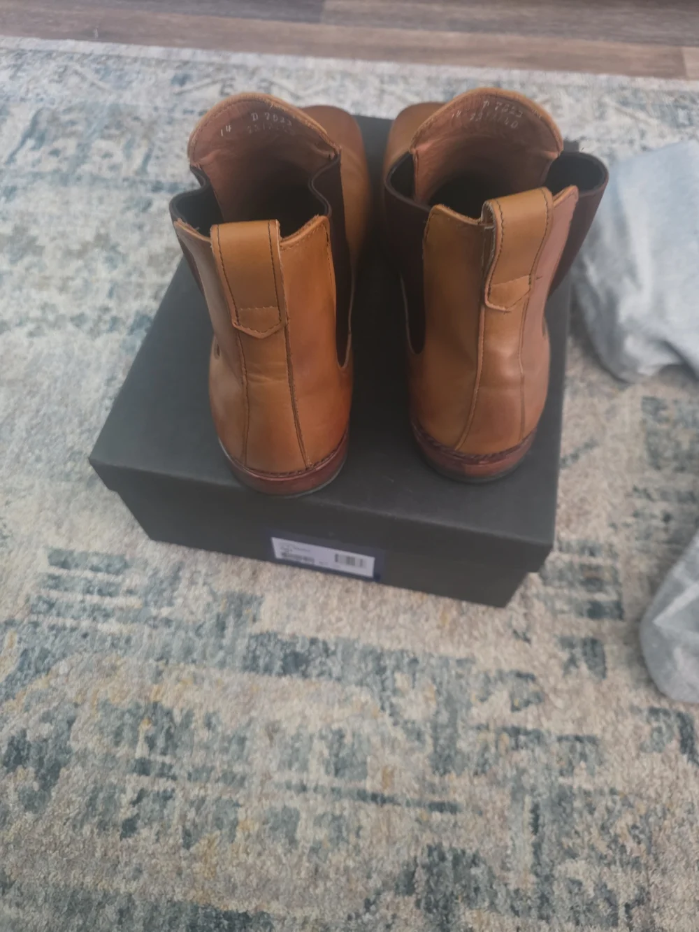 $550.Men's Tan Leather Allen Edmonds Chelsea Boots - Worn 2X
